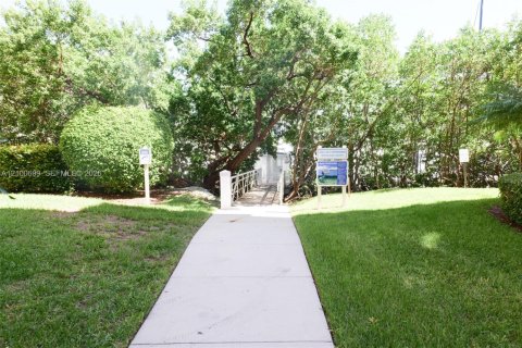 Condo in Aventura, Florida, 3 bedrooms  № 2401566 - photo 15