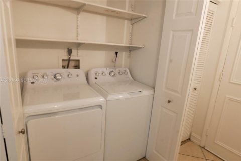 Condo in Aventura, Florida, 3 bedrooms  № 2401566 - photo 23