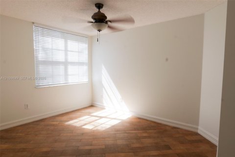 Condo in Aventura, Florida, 3 bedrooms  № 2401566 - photo 18