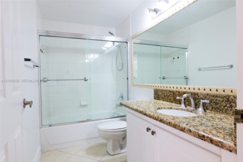 Condo in Aventura, Florida, 3 bedrooms  № 2401566 - photo 19