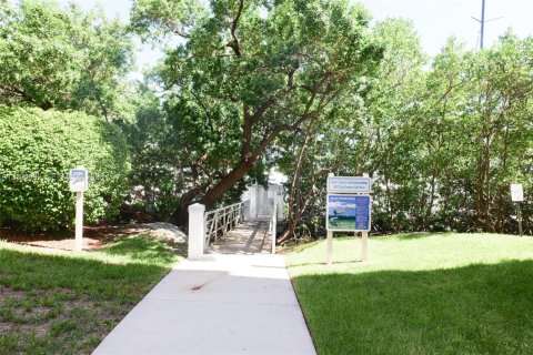 Condo in Aventura, Florida, 3 bedrooms  № 2401566 - photo 16