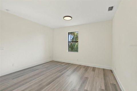 Casa en venta en North Port, Florida, 3 dormitorios, 160.26 m2 № 2391499 - foto 11