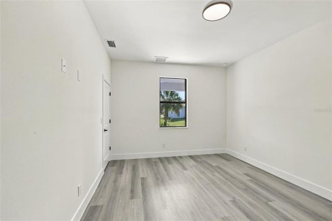 Casa en venta en North Port, Florida, 3 dormitorios, 160.26 m2 № 2391499 - foto 17