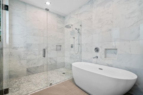 Casa en venta en Coral Gables, Florida, 4 dormitorios, 303.51 m2 № 2056597 - foto 16