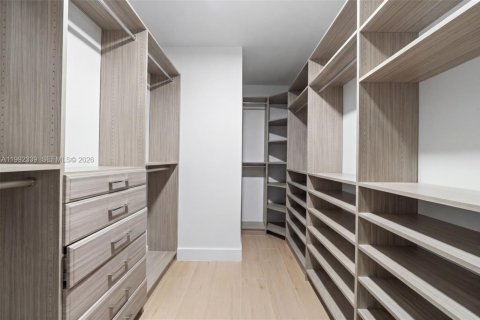 Casa en venta en Coral Gables, Florida, 4 dormitorios, 303.51 m2 № 2056597 - foto 17