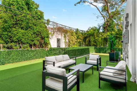 Casa en venta en Coral Gables, Florida, 4 dormitorios, 303.51 m2 № 2056597 - foto 25