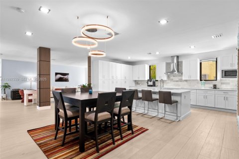 Casa en venta en Coral Gables, Florida, 4 dormitorios, 303.51 m2 № 2056597 - foto 8