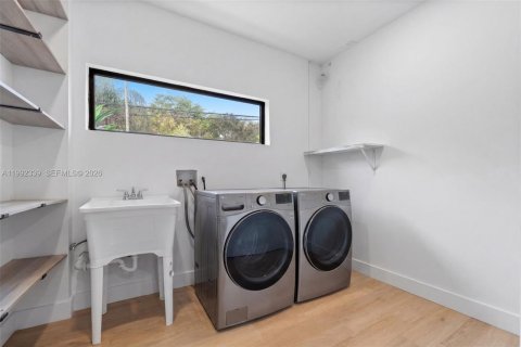 Casa en venta en Coral Gables, Florida, 4 dormitorios, 303.51 m2 № 2056597 - foto 28