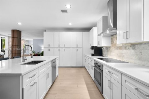 Casa en venta en Coral Gables, Florida, 4 dormitorios, 303.51 m2 № 2056597 - foto 11