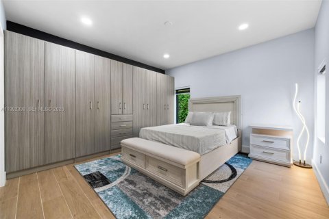 Casa en venta en Coral Gables, Florida, 4 dormitorios, 303.51 m2 № 2056597 - foto 20