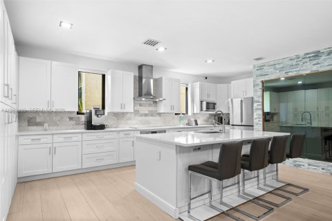 Casa en venta en Coral Gables, Florida, 4 dormitorios, 303.51 m2 № 2056597 - foto 9