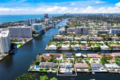 Casa en venta en Fort Lauderdale, Florida, 5 dormitorios, 391.21 m2 № 511347 - foto 1