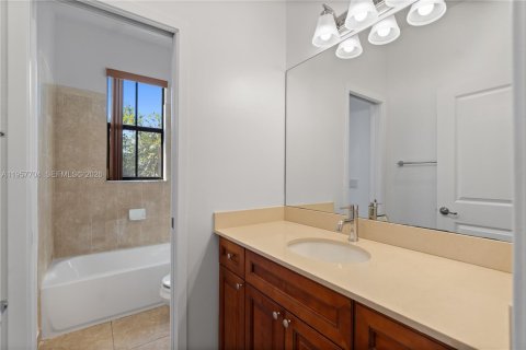 Villa ou maison à vendre à Tamarac, Floride: 4 chambres, 193.05 m2 № 2025048 - photo 14