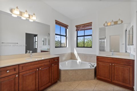 Villa ou maison à vendre à Tamarac, Floride: 4 chambres, 193.05 m2 № 2025048 - photo 23