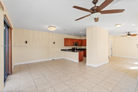 Villa ou maison à vendre à Tamarac, Floride: 4 chambres, 193.05 m2 № 2025048 - photo 3