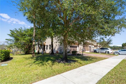 Villa ou maison à vendre à Tamarac, Floride: 4 chambres, 193.05 m2 № 2025048 - photo 25