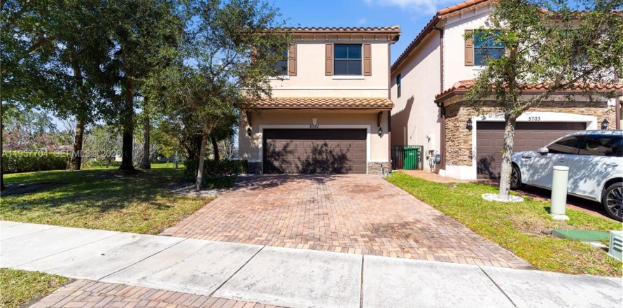 Villa ou maison à Tamarac, Floride 4 chambres, 193.05 m2 № 2025048