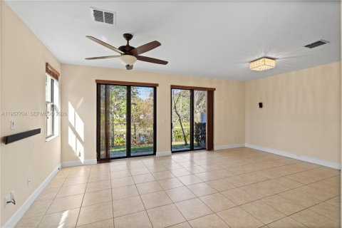 Villa ou maison à vendre à Tamarac, Floride: 4 chambres, 193.05 m2 № 2025048 - photo 2