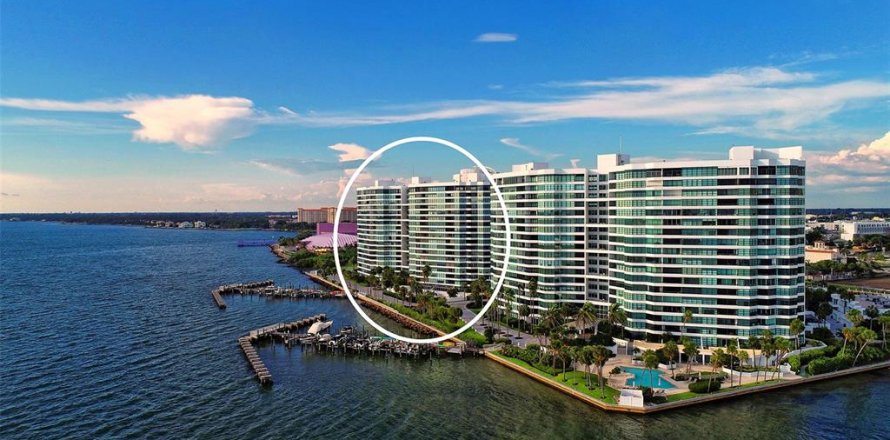 Condo in Sarasota, Florida, 2 bedrooms  № 2108329