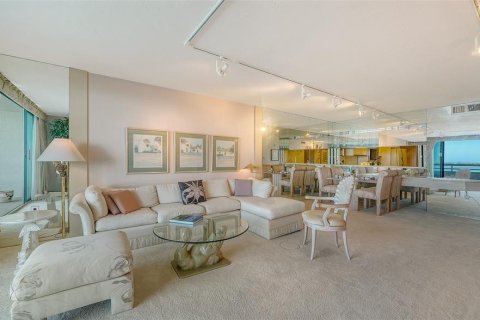 Condo in Sarasota, Florida, 2 bedrooms  № 2108329 - photo 6