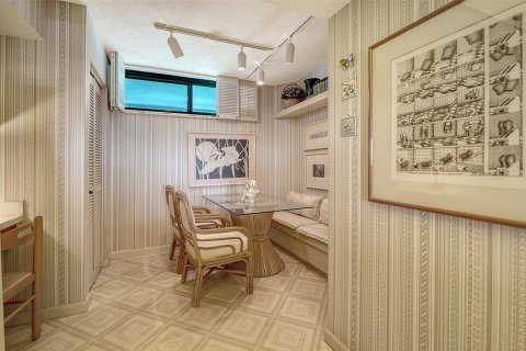 Condo in Sarasota, Florida, 2 bedrooms  № 2108329 - photo 10