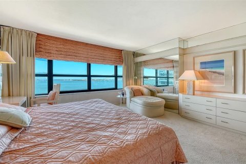 Condo in Sarasota, Florida, 2 bedrooms  № 2108329 - photo 14