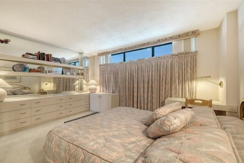 Condo in Sarasota, Florida, 2 bedrooms  № 2108329 - photo 17