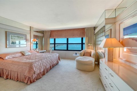 Condo in Sarasota, Florida, 2 bedrooms  № 2108329 - photo 13