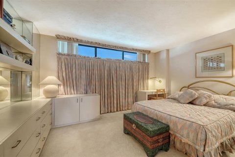 Condo in Sarasota, Florida, 2 bedrooms  № 2108329 - photo 16