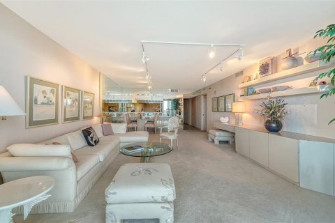 Condo in Sarasota, Florida, 2 bedrooms  № 2108329 - photo 5