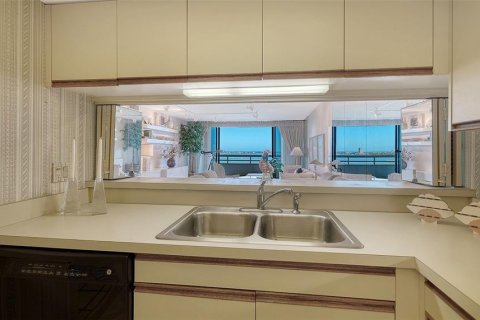 Condo in Sarasota, Florida, 2 bedrooms  № 2108329 - photo 12