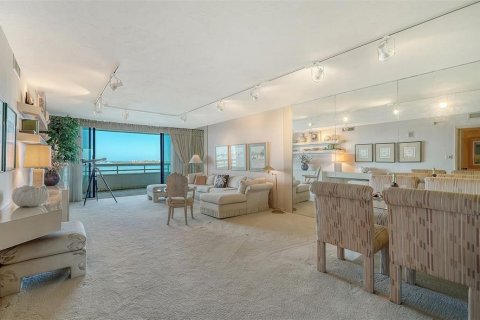 Condo in Sarasota, Florida, 2 bedrooms  № 2108329 - photo 3