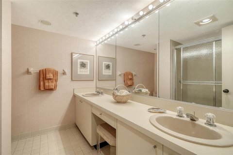 Condo in Sarasota, Florida, 2 bedrooms  № 2108329 - photo 15