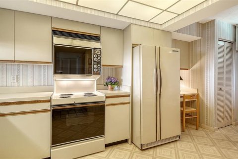 Condo in Sarasota, Florida, 2 bedrooms  № 2108329 - photo 9