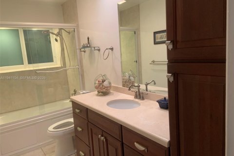 Casa en venta en Hollywood, Florida, 3 dormitorios, 139.17 m2 № 2010711 - foto 2