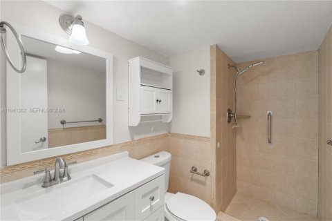 Купить кондоминиум в Халландейл-Бич, Флорида 2 спальни, 106.74м2, № 1998578 - фото 13
