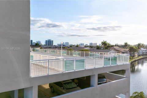 Купить кондоминиум в Халландейл-Бич, Флорида 2 спальни, 106.74м2, № 1998578 - фото 29