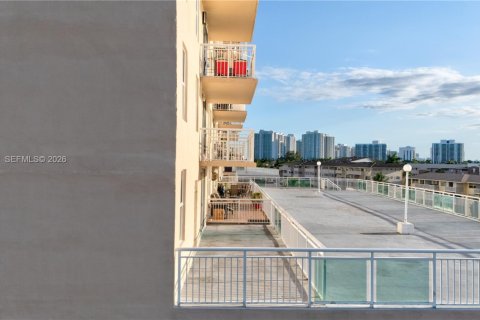 Купить кондоминиум в Халландейл-Бич, Флорида 2 спальни, 106.74м2, № 1998578 - фото 28