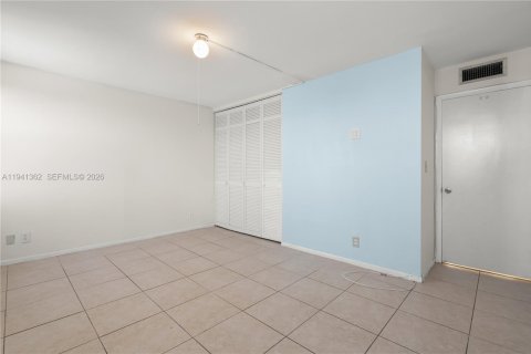 Купить кондоминиум в Халландейл-Бич, Флорида 2 спальни, 106.74м2, № 1998578 - фото 14