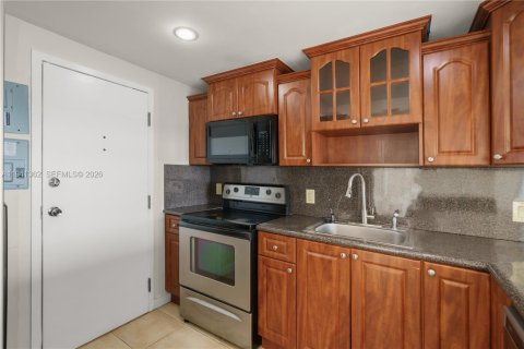 Купить кондоминиум в Халландейл-Бич, Флорида 2 спальни, 106.74м2, № 1998578 - фото 3