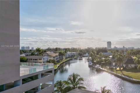 Купить кондоминиум в Халландейл-Бич, Флорида 2 спальни, 106.74м2, № 1998578 - фото 26