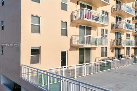 Купить кондоминиум в Халландейл-Бич, Флорида 2 спальни, 106.74м2, № 1998578 - фото 27