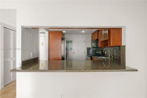 Купить кондоминиум в Халландейл-Бич, Флорида 2 спальни, 106.74м2, № 1998578 - фото 6