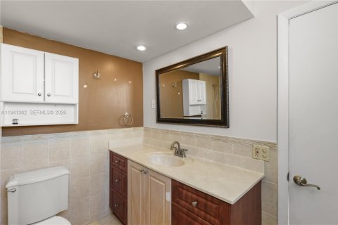 Купить кондоминиум в Халландейл-Бич, Флорида 2 спальни, 106.74м2, № 1998578 - фото 9