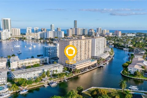 Купить кондоминиум в Халландейл-Бич, Флорида 2 спальни, 106.74м2, № 1998578 - фото 30