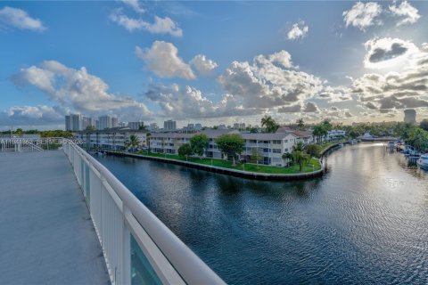 Купить кондоминиум в Халландейл-Бич, Флорида 2 спальни, 106.74м2, № 1998578 - фото 23