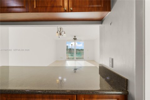 Купить кондоминиум в Халландейл-Бич, Флорида 2 спальни, 106.74м2, № 1998578 - фото 7