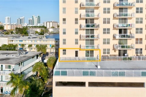 Купить кондоминиум в Халландейл-Бич, Флорида 2 спальни, 106.74м2, № 1998578 - фото 25