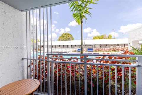 Casa en alquiler en Hialeah, Florida № 1993045 - foto 12