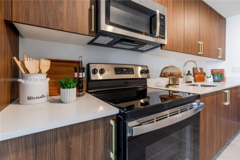 Casa en alquiler en Hialeah, Florida № 1993045 - foto 10